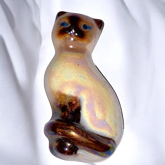 Vintage Avon Iridescent Enamel Ceramic Cat Brooch - Picture 2 of 3